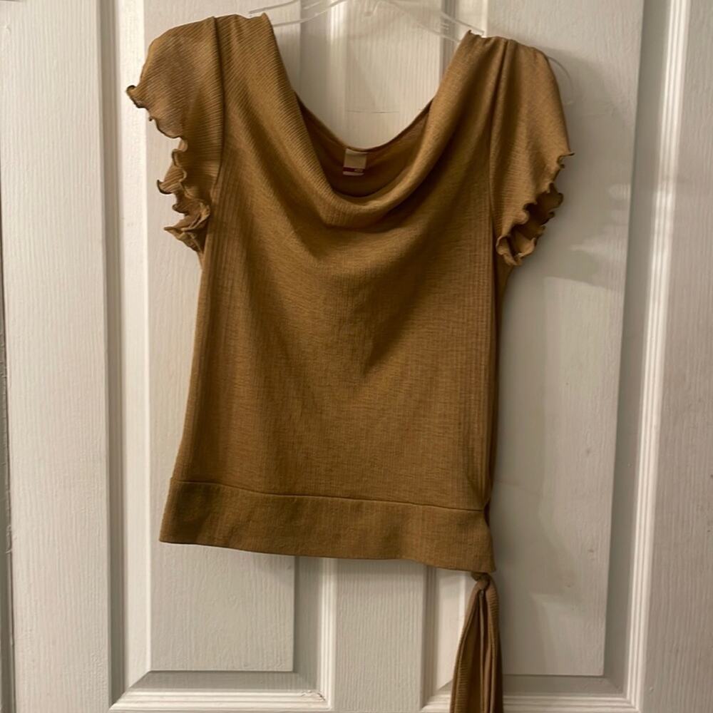 Ido Light brown shortsleeved split sleeve side tie blouse size medium